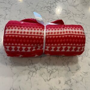 NWT Old Navy Red & White Snowflake Reindeer 50” Width X 56” Length Blanket